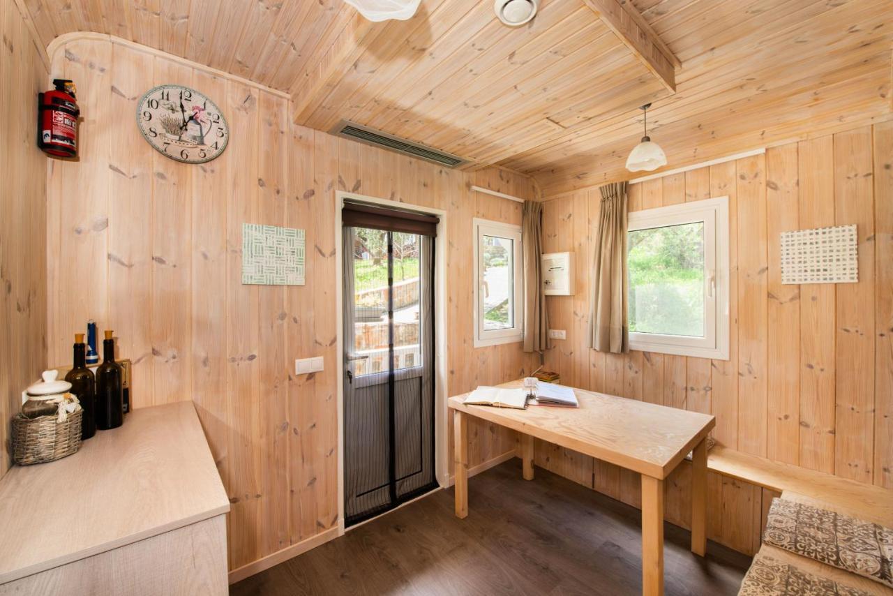Hakuna Matata Holidays Wooden Lodge With Airco & Pool In Greek Olive Grove Methone Buitenkant foto