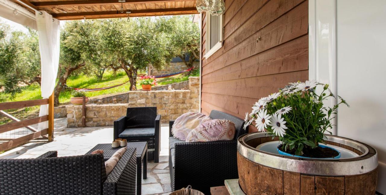 Hakuna Matata Holidays Wooden Lodge With Airco & Pool In Greek Olive Grove Methone Buitenkant foto