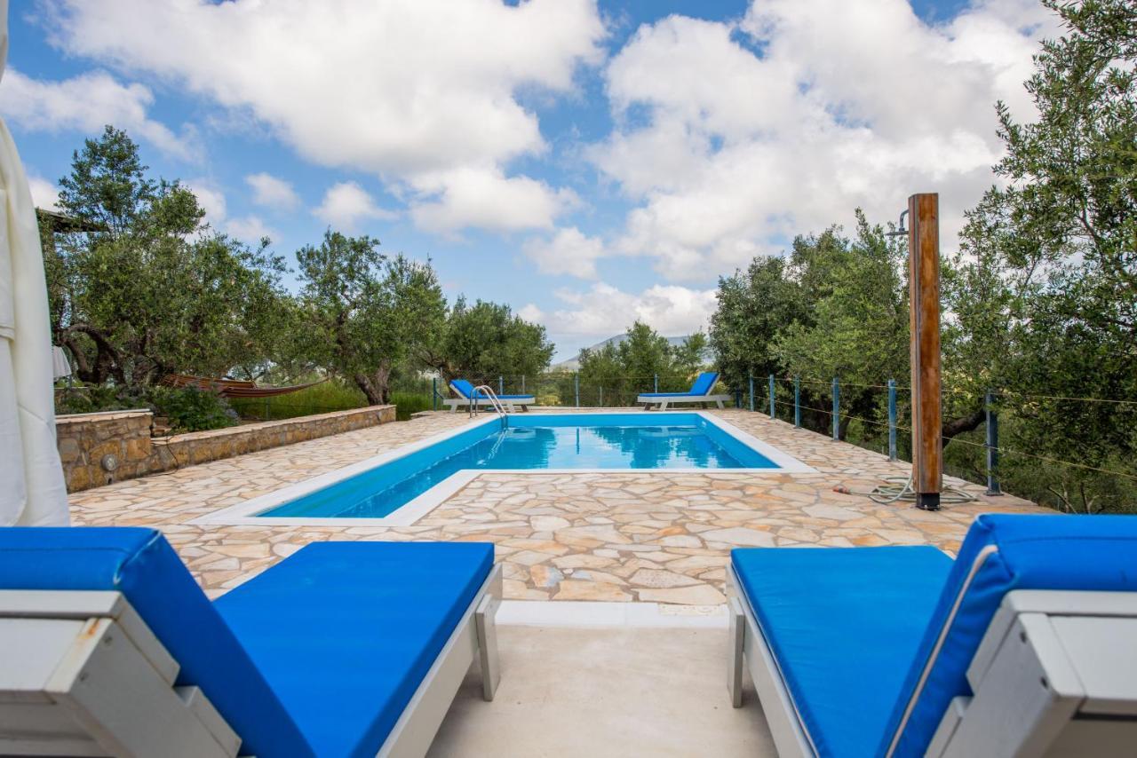 Hakuna Matata Holidays Wooden Lodge With Airco & Pool In Greek Olive Grove Methone Buitenkant foto