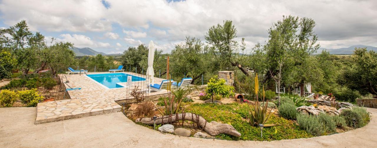 Hakuna Matata Holidays Wooden Lodge With Airco & Pool In Greek Olive Grove Methone Buitenkant foto